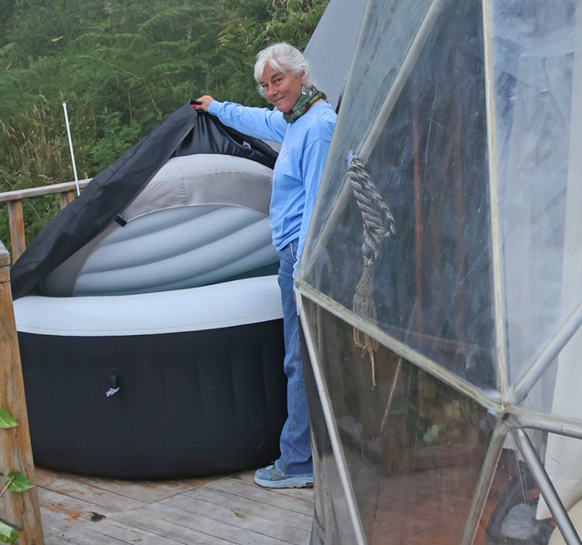 Wendy found the hot tub